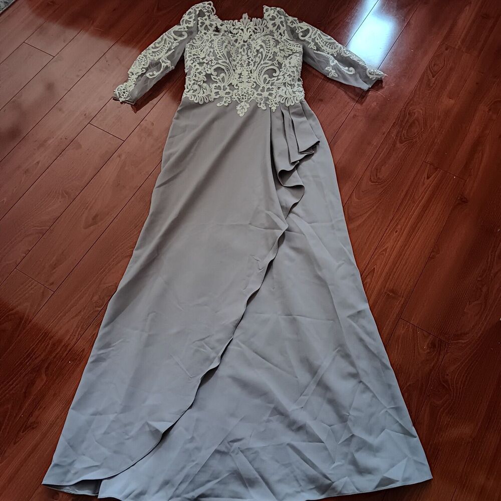 JJ's House‎ Silver Formal Dress With White Lace Size 4 NWT